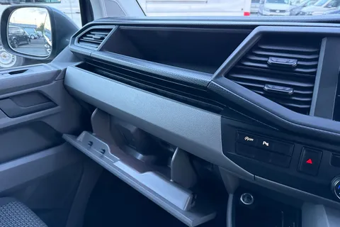 DG74CXM Volkswagen Transporter 2.0 TDI 150 Highline Van DSG Thumbnail #35