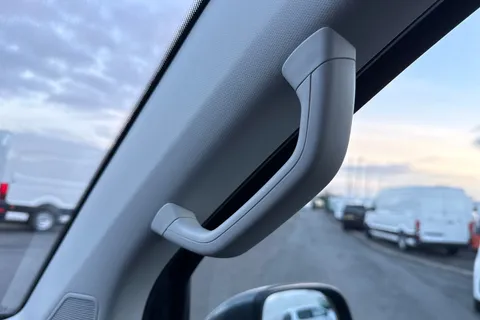 DC24RYK Volkswagen Transporter T28 Panel van Highline SWB 150 PS 2.0 TDI 7sp DSG - LED's/Tailgate Thumbnail #44