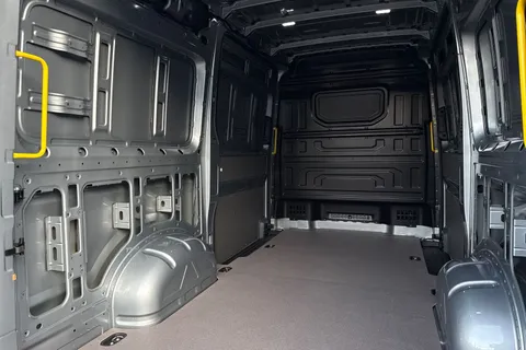 BG75LZV Volkswagen Crafter 2.0 TDI 140PS Commerce Plus High Roof Auto-Twin Slider Thumbnail #42