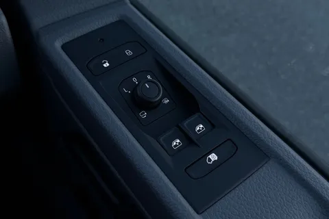 DG74CXM Volkswagen Transporter 2.0 TDI 150 Highline Van DSG Thumbnail #41