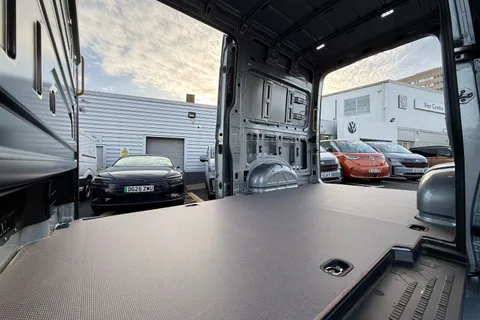 BG75LZV Volkswagen Crafter 2.0 TDI 140PS Commerce Plus High Roof Auto-Twin Slider Thumbnail #43