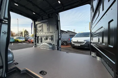 BG75LZV Volkswagen Crafter 2.0 TDI 140PS Commerce Plus High Roof Auto-Twin Slider Thumbnail #45