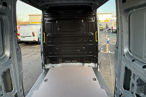 BG75LZV Volkswagen Crafter 2.0 TDI 140PS Commerce Plus High Roof Auto-Twin Slider Thumbnail #46