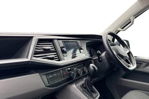DC24GNF Volkswagen Transporter 2.0 TDI 150 Highline Van DSG Thumbnail #15
