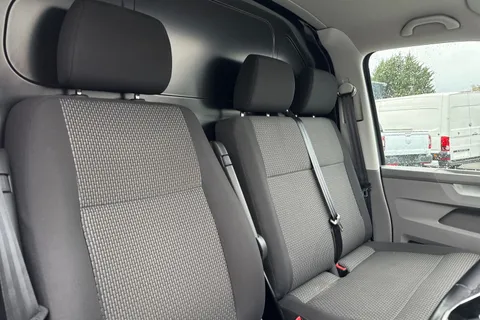 DC24GNF Volkswagen Transporter 2.0 TDI 150 Highline Van DSG Thumbnail #24