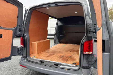 DC24GNF Volkswagen Transporter 2.0 TDI 150 Highline Van DSG Thumbnail #35
