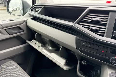 DC24GNF Volkswagen Transporter 2.0 TDI 150 Highline Van DSG Thumbnail #36