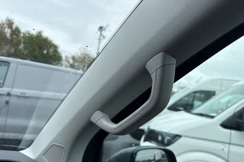 DC24GNF Volkswagen Transporter 2.0 TDI 150 Highline Van DSG Thumbnail #39