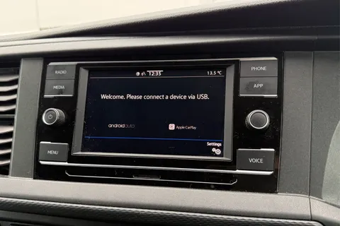 DC24GNF Volkswagen Transporter 2.0 TDI 150 Highline Van DSG Thumbnail #50