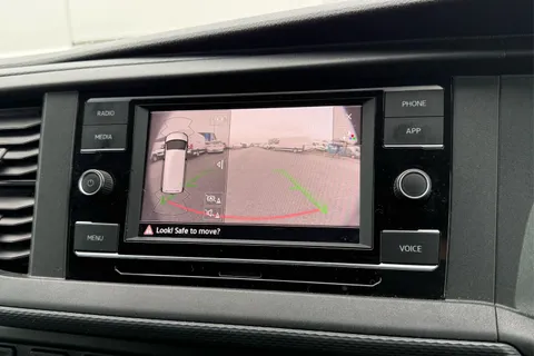 DC24GNF Volkswagen Transporter 2.0 TDI 150 Highline Van DSG Thumbnail #52