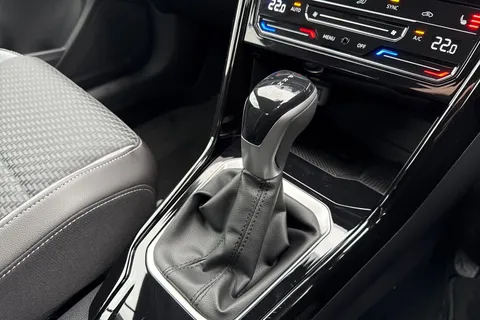  Volkswagen T-Roc 1.5 TSI R-Line DSG 2WD Euro 6 (s/s) 2dr Thumbnail #22