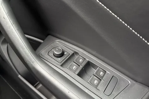  Volkswagen T-Roc 1.5 TSI R-Line DSG 2WD Euro 6 (s/s) 2dr Thumbnail #24