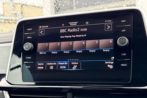  Volkswagen T-Roc 1.5 TSI R-Line DSG 2WD Euro 6 (s/s) 2dr Thumbnail #28