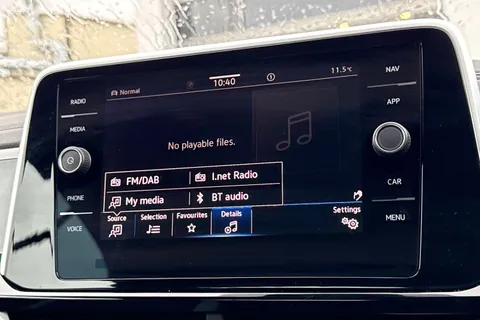  Volkswagen T-Roc 1.5 TSI R-Line DSG 2WD Euro 6 (s/s) 2dr Thumbnail #29