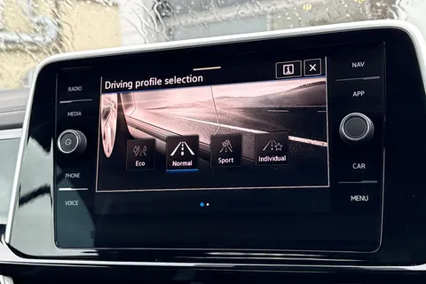  Volkswagen T-Roc 1.5 TSI R-Line DSG 2WD Euro 6 (s/s) 2dr Thumbnail #32