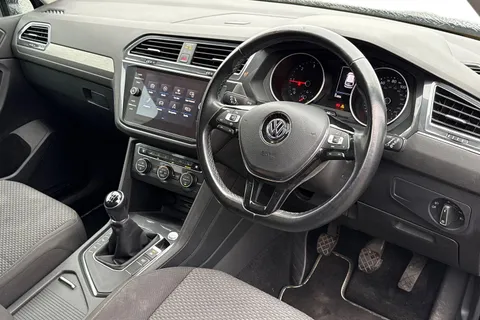 YP20UBX Volkswagen Tiguan Allspace 2.0 TDI Match Euro 6 (s/s) 5dr Thumbnail #15