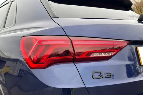 PJ25JRZ Audi Q3 Black Edition 35 TFSI  150 PS S tronic Thumbnail #9