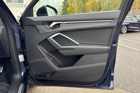 PJ25JRZ Audi Q3 Black Edition 35 TFSI  150 PS S tronic Thumbnail #45