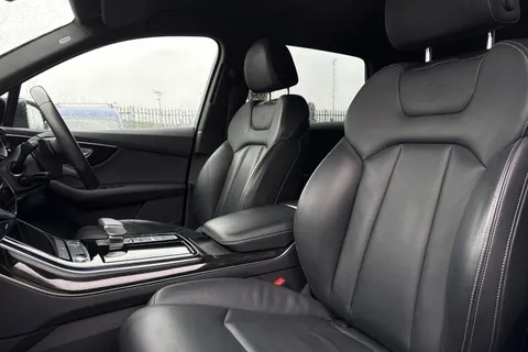 DF72HOJ Audi Q7 Black Edition 55 TFSI quattro 340 PS tiptronic Thumbnail #25