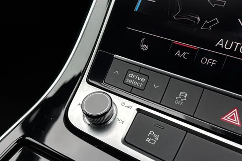 DF72HOJ Audi Q7 Black Edition 55 TFSI quattro 340 PS tiptronic Thumbnail #27