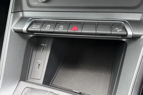 KO74PNJ Audi Q3 Black Edition 35 TFSI  150 PS S tronic Thumbnail #46