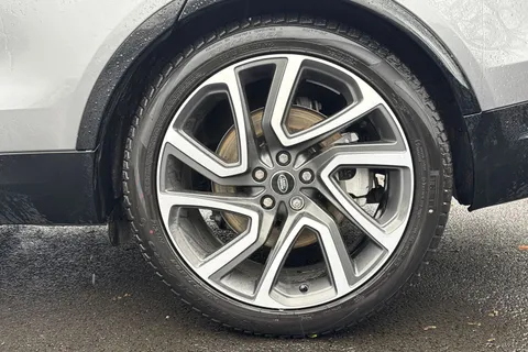 13 of 56 for Land Rover Discovery 3.0 D350 MHEV Dynamic HSE SUV 5dr Diesel Auto 4WD Euro 6 (s/s) (350 ps)