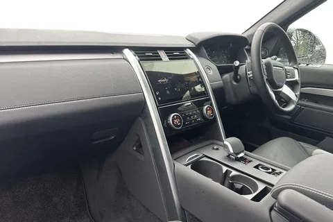 15 of 56 for Land Rover Discovery 3.0 D350 MHEV Dynamic HSE SUV 5dr Diesel Auto 4WD Euro 6 (s/s) (350 ps)