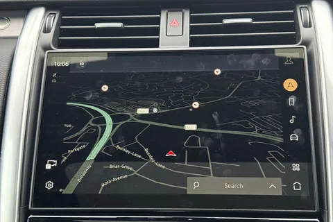 17 of 56 for Land Rover Discovery 3.0 D350 MHEV Dynamic HSE SUV 5dr Diesel Auto 4WD Euro 6 (s/s) (350 ps)