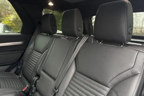 19 of 56 for Land Rover Discovery 3.0 D350 MHEV Dynamic HSE SUV 5dr Diesel Auto 4WD Euro 6 (s/s) (350 ps)