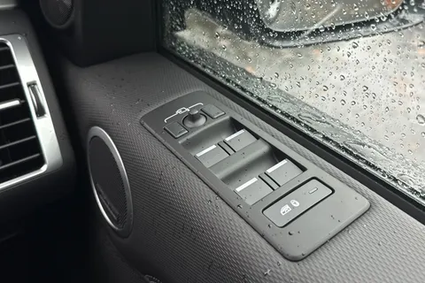 21 of 56 for Land Rover Discovery 3.0 D350 MHEV Dynamic HSE SUV 5dr Diesel Auto 4WD Euro 6 (s/s) (350 ps)