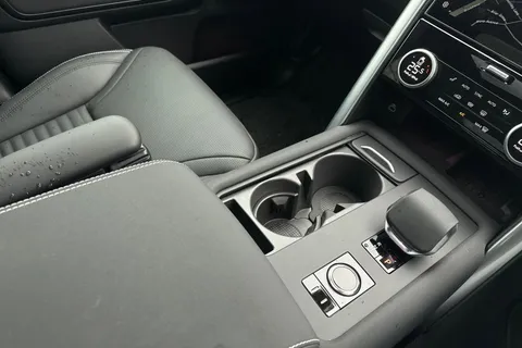 23 of 56 for Land Rover Discovery 3.0 D350 MHEV Dynamic HSE SUV 5dr Diesel Auto 4WD Euro 6 (s/s) (350 ps)