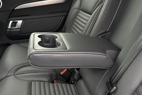 32 of 56 for Land Rover Discovery 3.0 D350 MHEV Dynamic HSE SUV 5dr Diesel Auto 4WD Euro 6 (s/s) (350 ps)