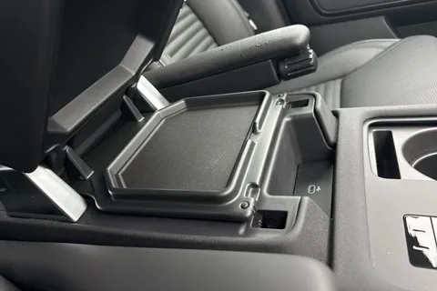 42 of 56 for Land Rover Discovery 3.0 D350 MHEV Dynamic HSE SUV 5dr Diesel Auto 4WD Euro 6 (s/s) (350 ps)