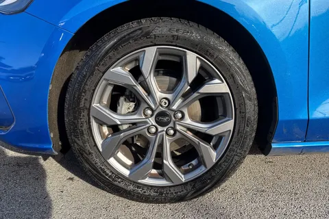 12 of 63 for Ford Focus 1.0T EcoBoost ST-Line Euro 6 (s/s) 5dr