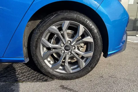 13 of 63 for Ford Focus 1.0T EcoBoost ST-Line Euro 6 (s/s) 5dr