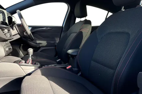 16 of 63 for Ford Focus 1.0T EcoBoost ST-Line Euro 6 (s/s) 5dr