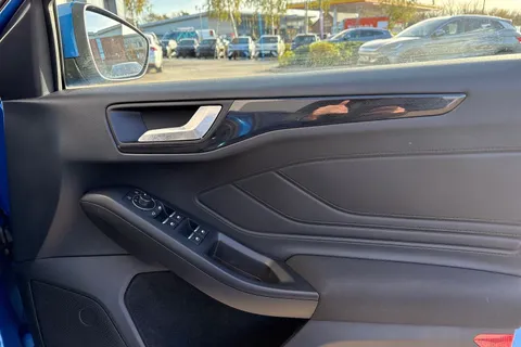 21 of 63 for Ford Focus 1.0T EcoBoost ST-Line Euro 6 (s/s) 5dr