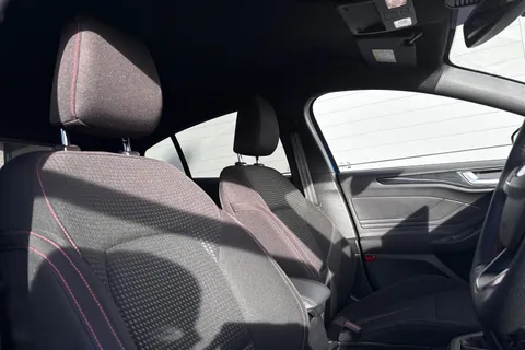 24 of 63 for Ford Focus 1.0T EcoBoost ST-Line Euro 6 (s/s) 5dr