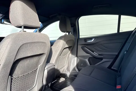 35 of 63 for Ford Focus 1.0T EcoBoost ST-Line Euro 6 (s/s) 5dr