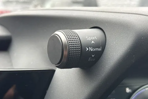 RO73HDF Lexus Ux 2.0 250h F Sport Design E-CVT Euro 6 (s/s) 5dr Thumbnail #40