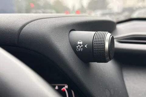 RO73HDF Lexus Ux 2.0 250h F Sport Design E-CVT Euro 6 (s/s) 5dr Thumbnail #41