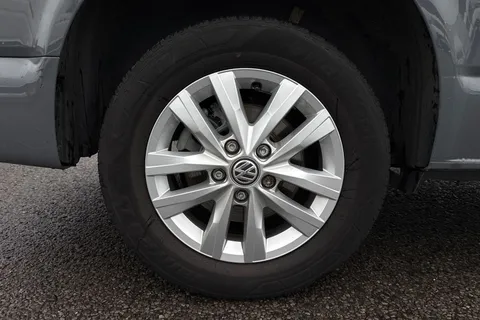 DE74BFM Volkswagen Transporter 2.0 TDI 110 Highline Van Thumbnail #11