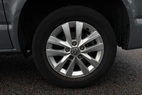 DE74BFM Volkswagen Transporter 2.0 TDI 110 Highline Van Thumbnail #12