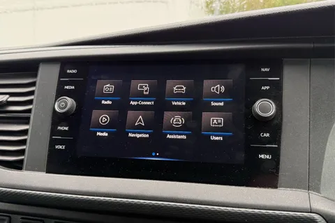 DE74BFM Volkswagen Transporter 2.0 TDI 110 Highline Van Thumbnail #17