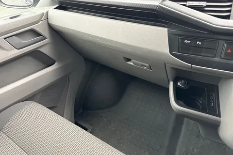 DE74BFM Volkswagen Transporter 2.0 TDI 110 Highline Van Thumbnail #20