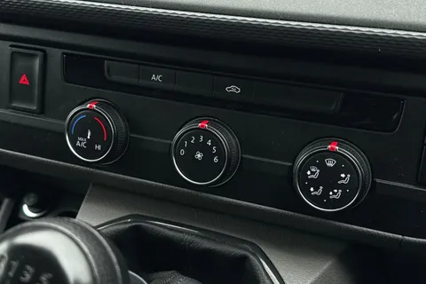 DE74BFM Volkswagen Transporter 2.0 TDI 110 Highline Van Thumbnail #22