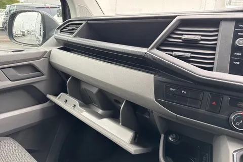 DE74BFM Volkswagen Transporter 2.0 TDI 110 Highline Van Thumbnail #35