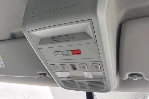 DE74BFM Volkswagen Transporter 2.0 TDI 110 Highline Van Thumbnail #36