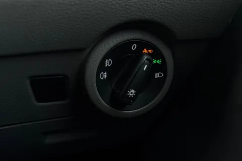 DE74BFM Volkswagen Transporter 2.0 TDI 110 Highline Van Thumbnail #40