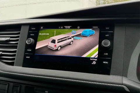 DE74BFM Volkswagen Transporter 2.0 TDI 110 Highline Van Thumbnail #56